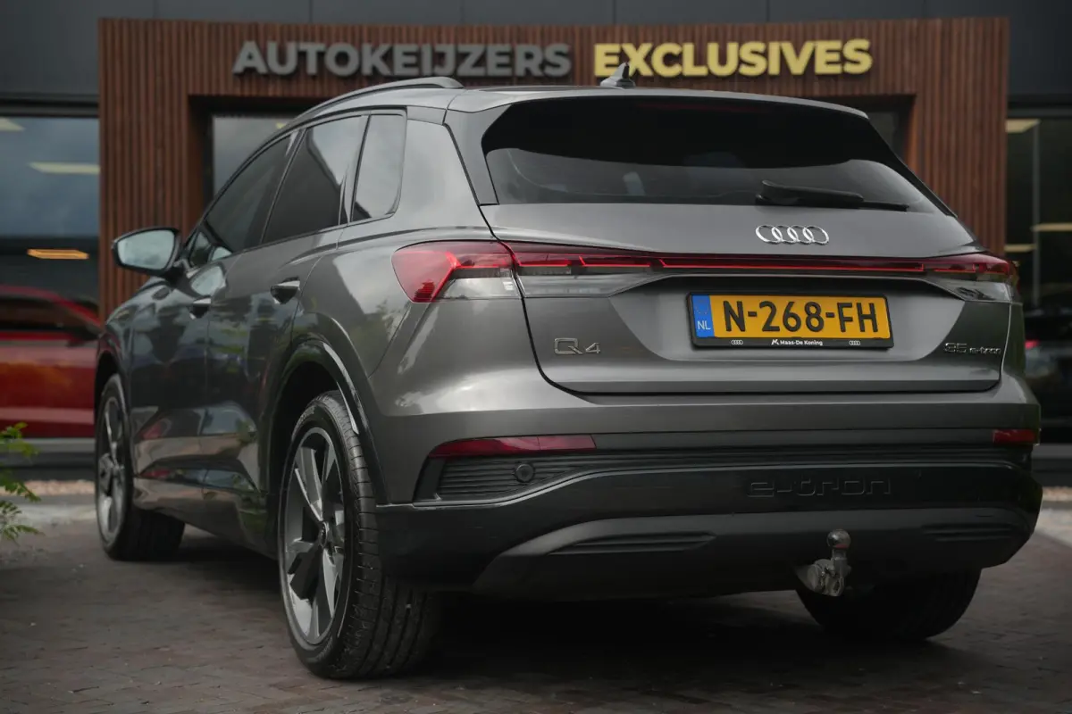 35 Launch edition Advanced 55 kWh Verkeersbord detectie Koplampreiniging Trekhaak uitklapbaar DAB Parkeersensoren voor en achter 20"L.M.
