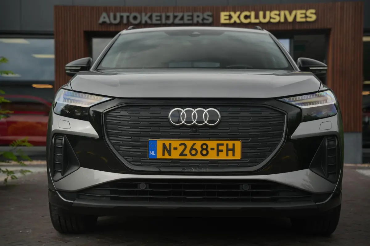35 Launch edition Advanced 55 kWh Verkeersbord detectie Koplampreiniging Trekhaak uitklapbaar DAB Parkeersensoren voor en achter 20"L.M.