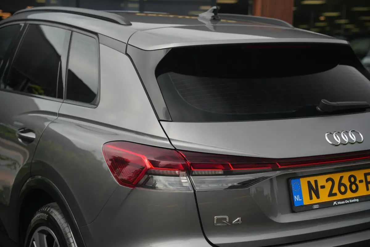35 Launch edition Advanced 55 kWh Verkeersbord detectie Koplampreiniging Trekhaak uitklapbaar DAB Parkeersensoren voor en achter 20"L.M.