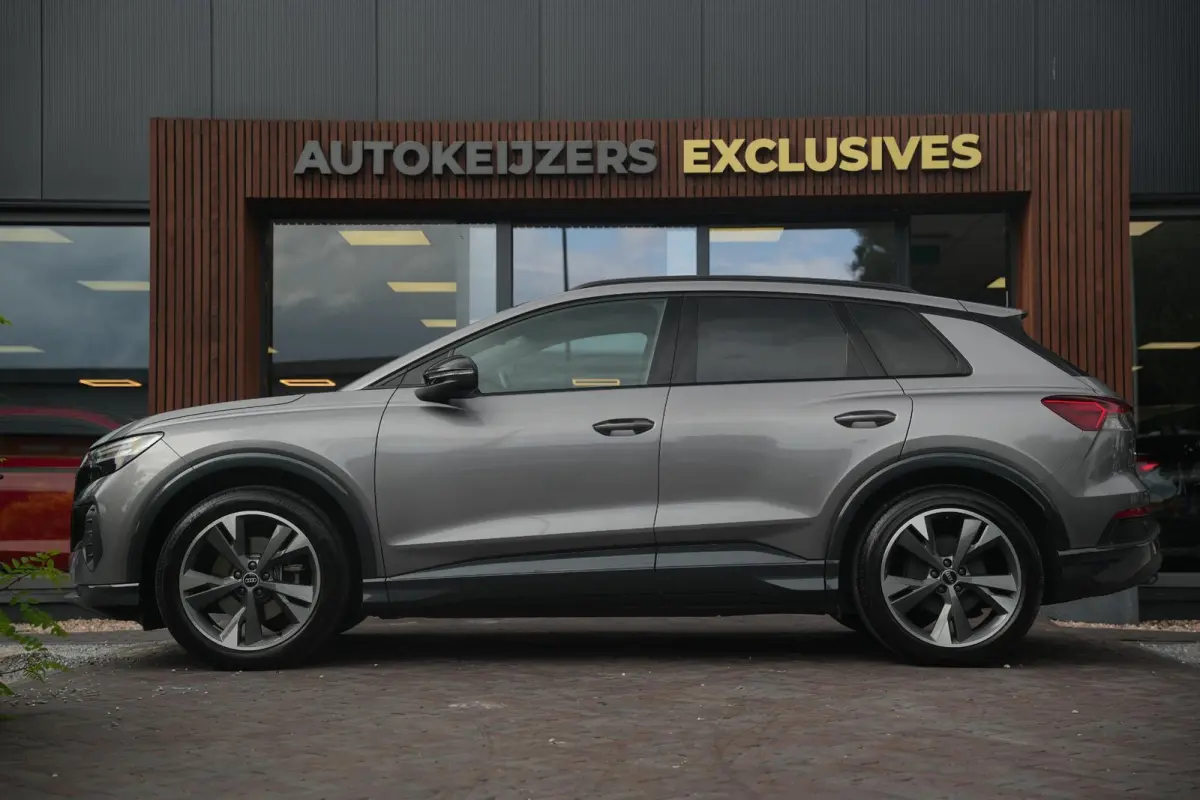 35 Launch edition Advanced 55 kWh Verkeersbord detectie Koplampreiniging Trekhaak uitklapbaar DAB Parkeersensoren voor en achter 20"L.M.