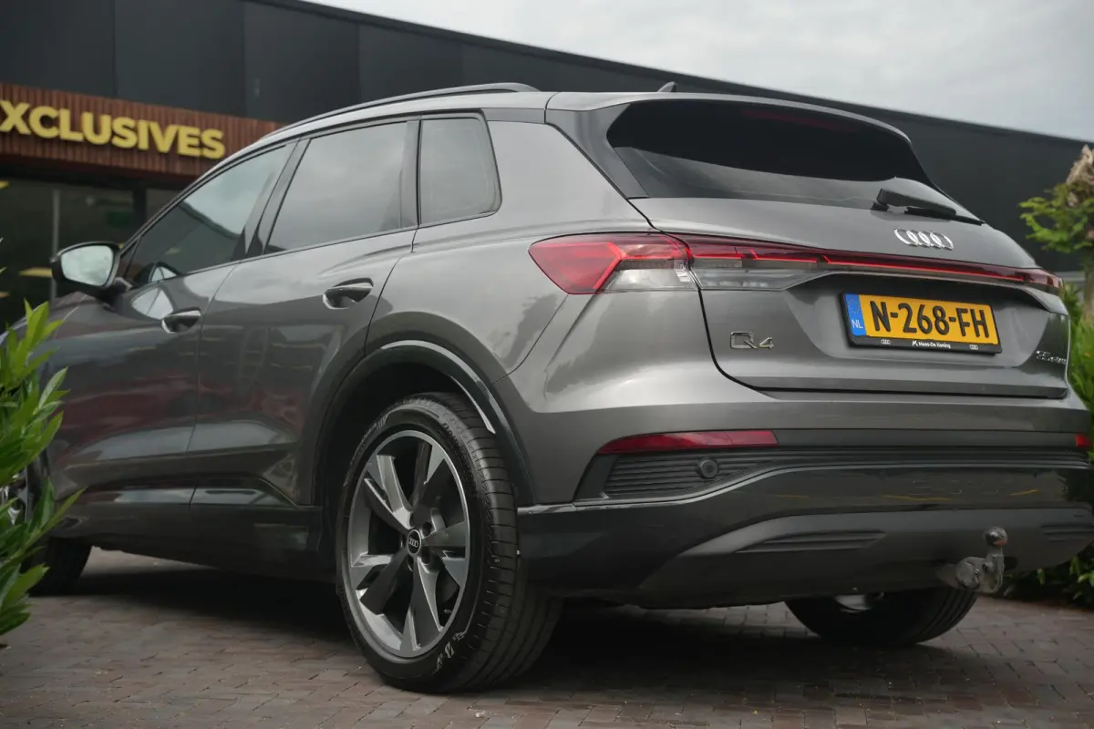 35 Launch edition Advanced 55 kWh Verkeersbord detectie Koplampreiniging Trekhaak uitklapbaar DAB Parkeersensoren voor en achter 20"L.M.
