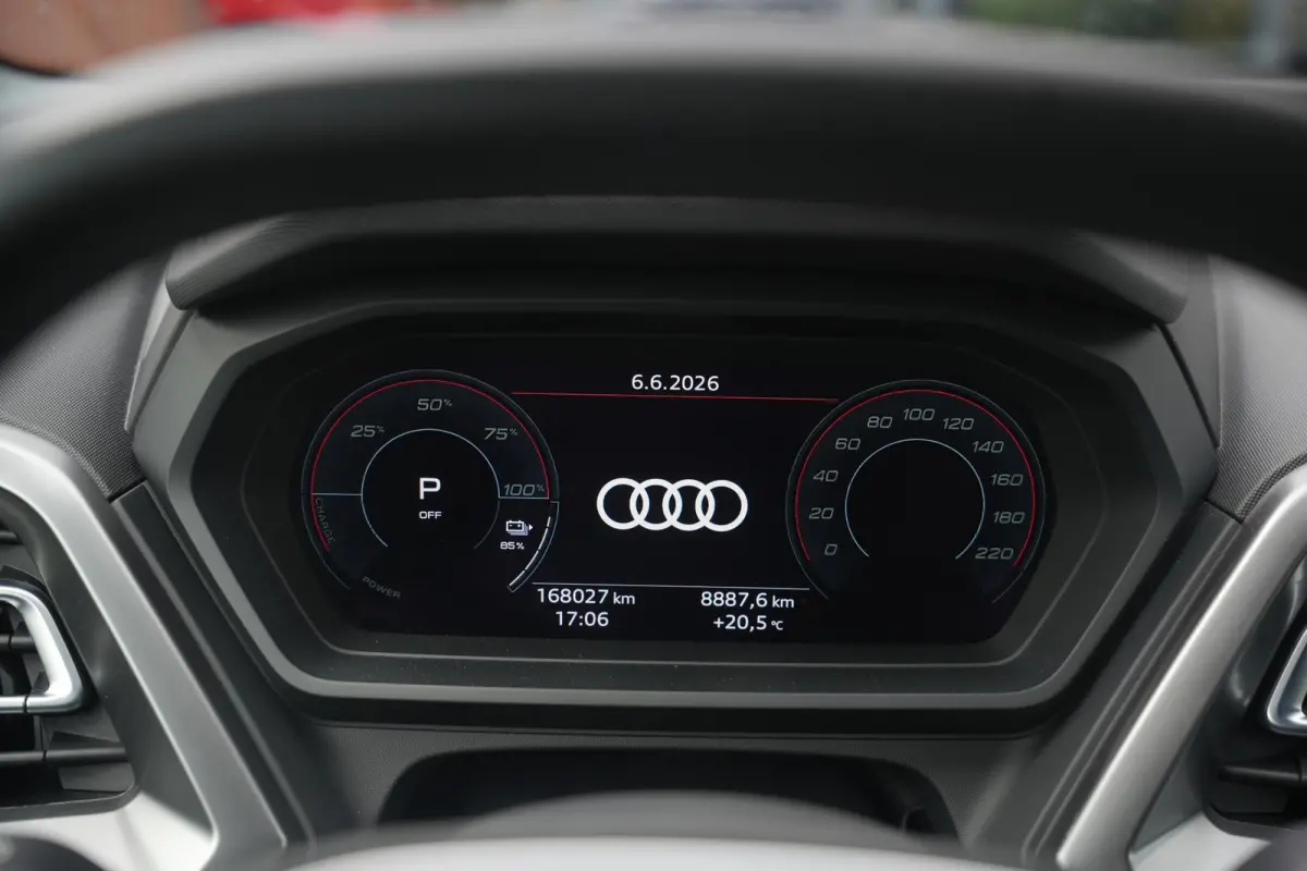 35 Launch edition Advanced 55 kWh Verkeersbord detectie Koplampreiniging Trekhaak uitklapbaar DAB Parkeersensoren voor en achter 20"L.M.
