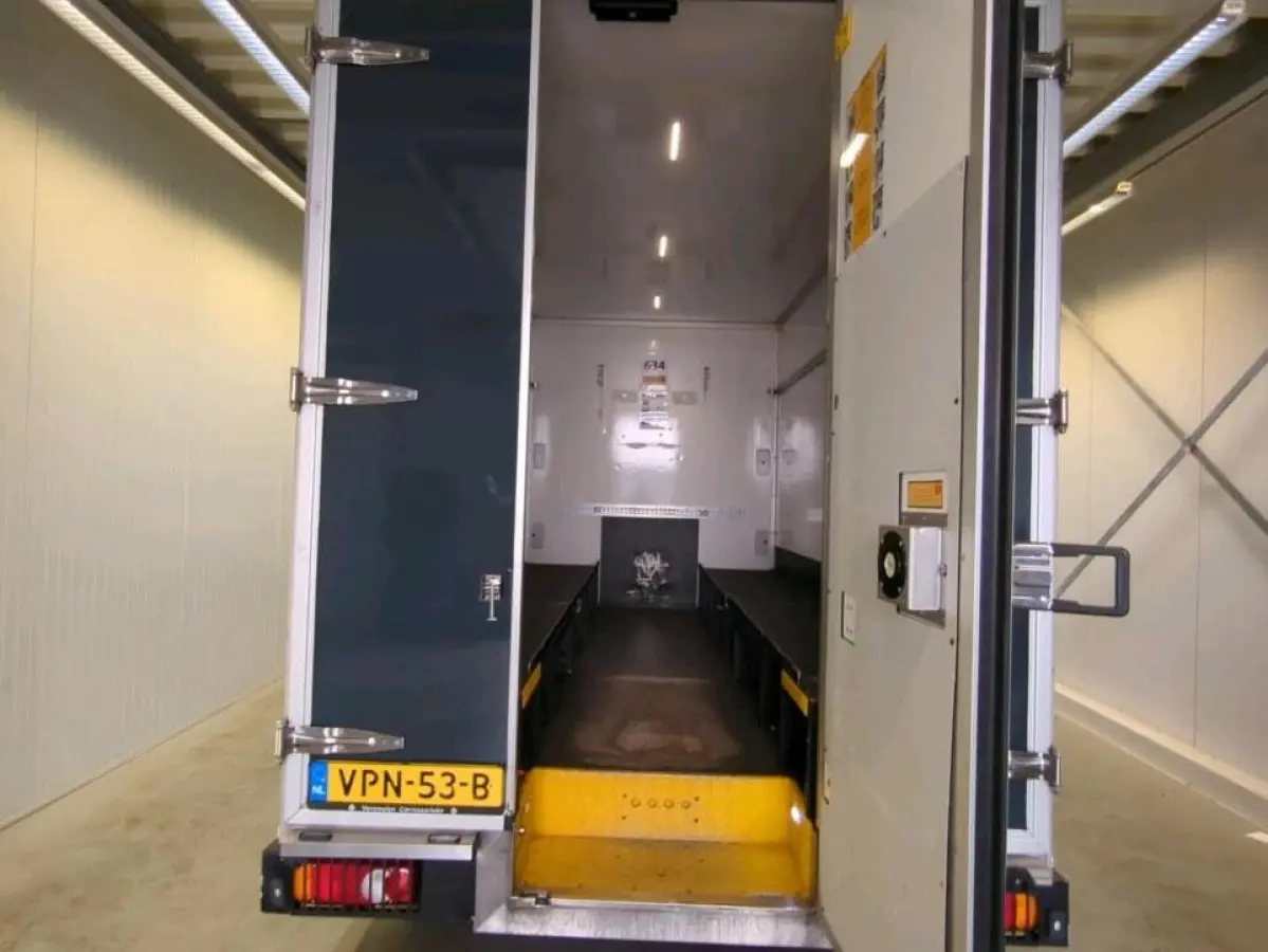 T35 2.3 dCi 150PK BAKWAGEN LOWLINER