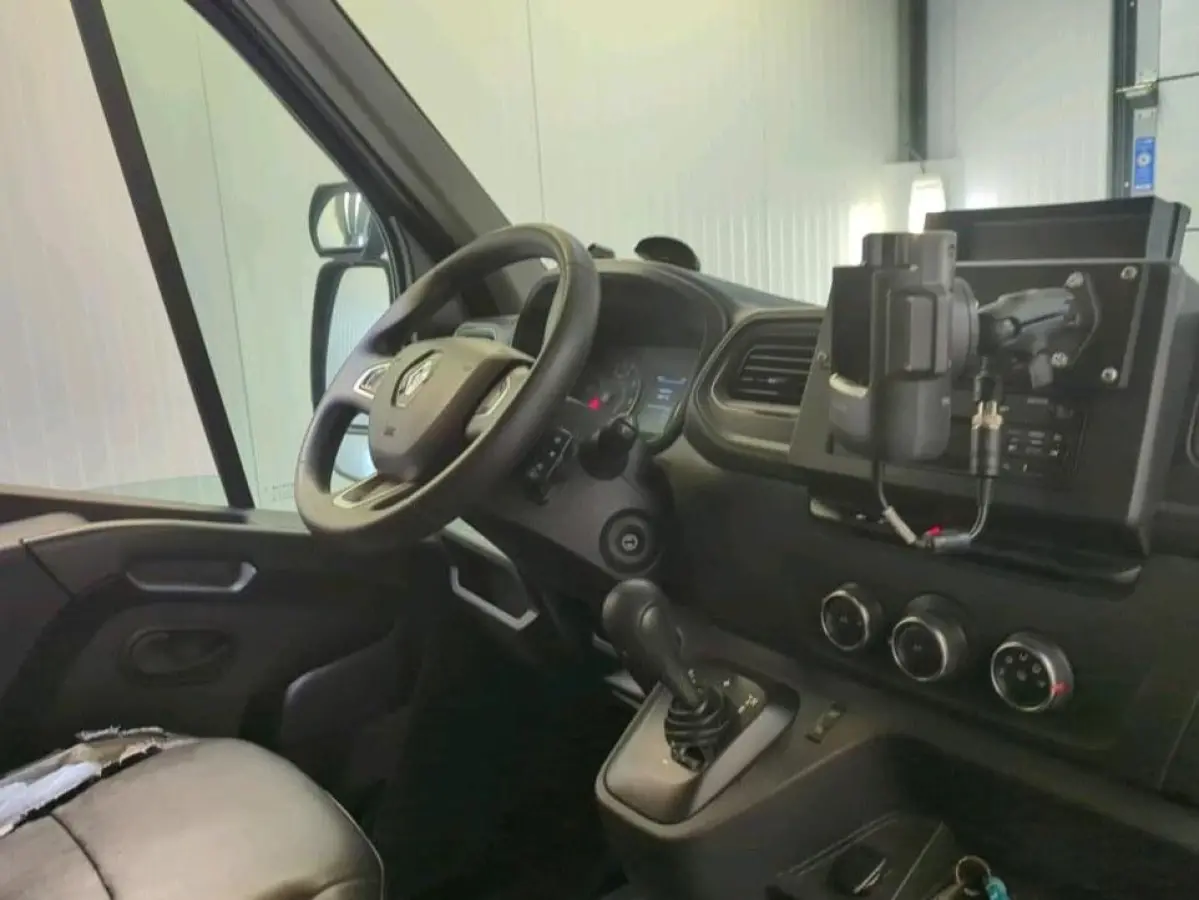 T35 2.3 dCi 150PK BAKWAGEN LOWLINER