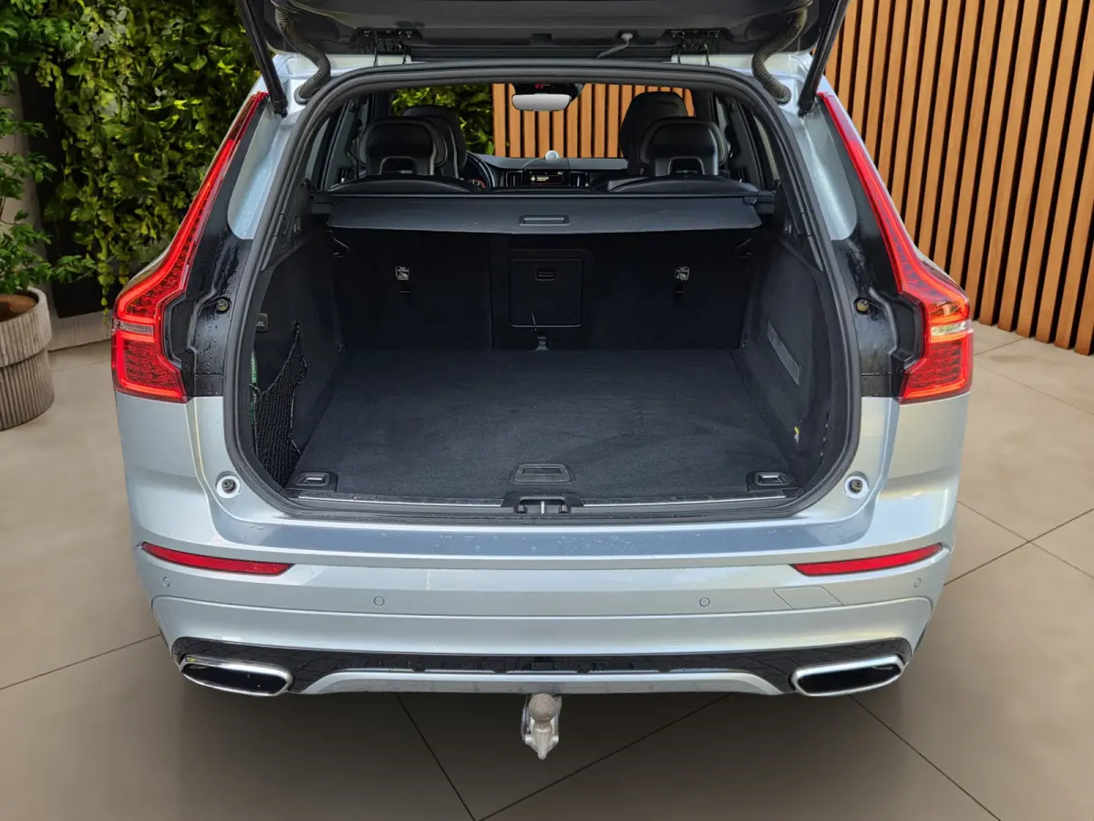 2.0 T5 AWD R-Design | Bowers&Wilkins | Trekhaak | 360 Camera | Pano | Head-up