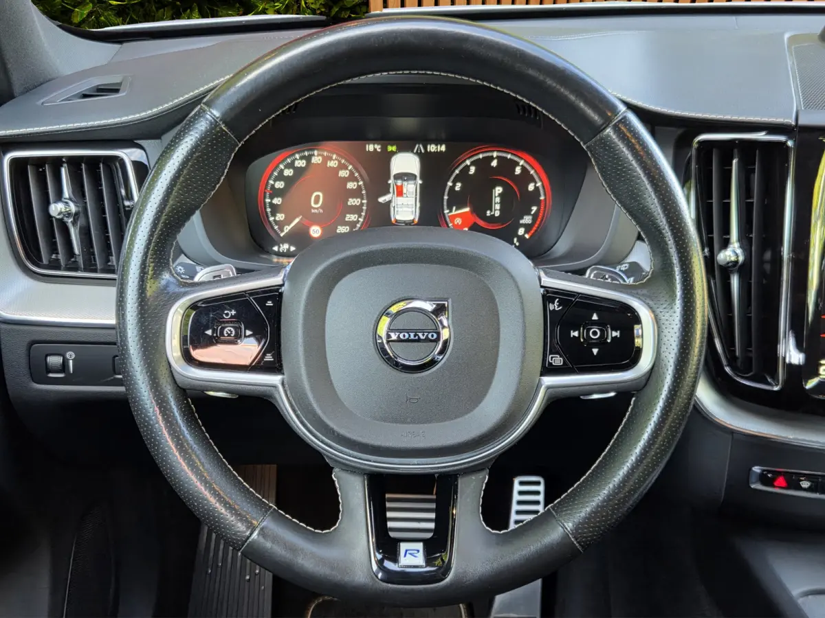 2.0 T5 AWD R-Design | Bowers&Wilkins | Trekhaak | 360 Camera | Pano | Head-up