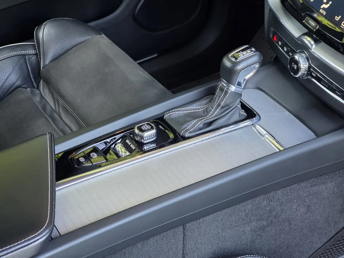 2.0 T5 AWD R-Design | Bowers&Wilkins | Trekhaak | 360 Camera | Pano | Head-up