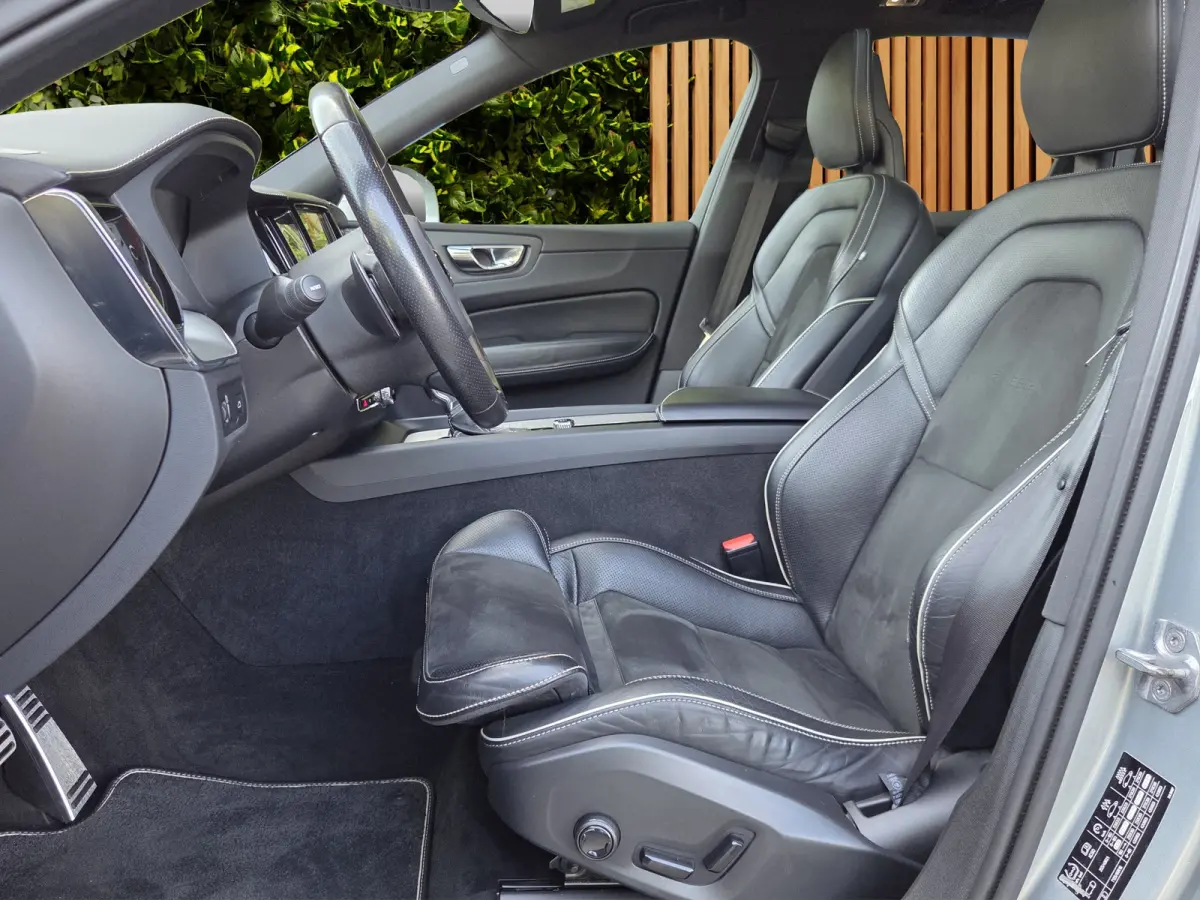 2.0 T5 AWD R-Design | Bowers&Wilkins | Trekhaak | 360 Camera | Pano | Head-up