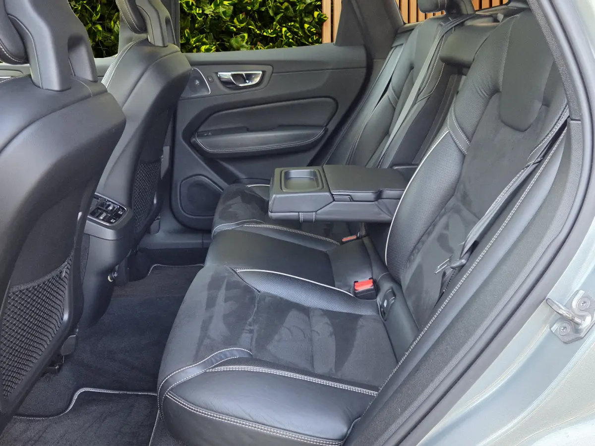 2.0 T5 AWD R-Design | Bowers&Wilkins | Trekhaak | 360 Camera | Pano | Head-up