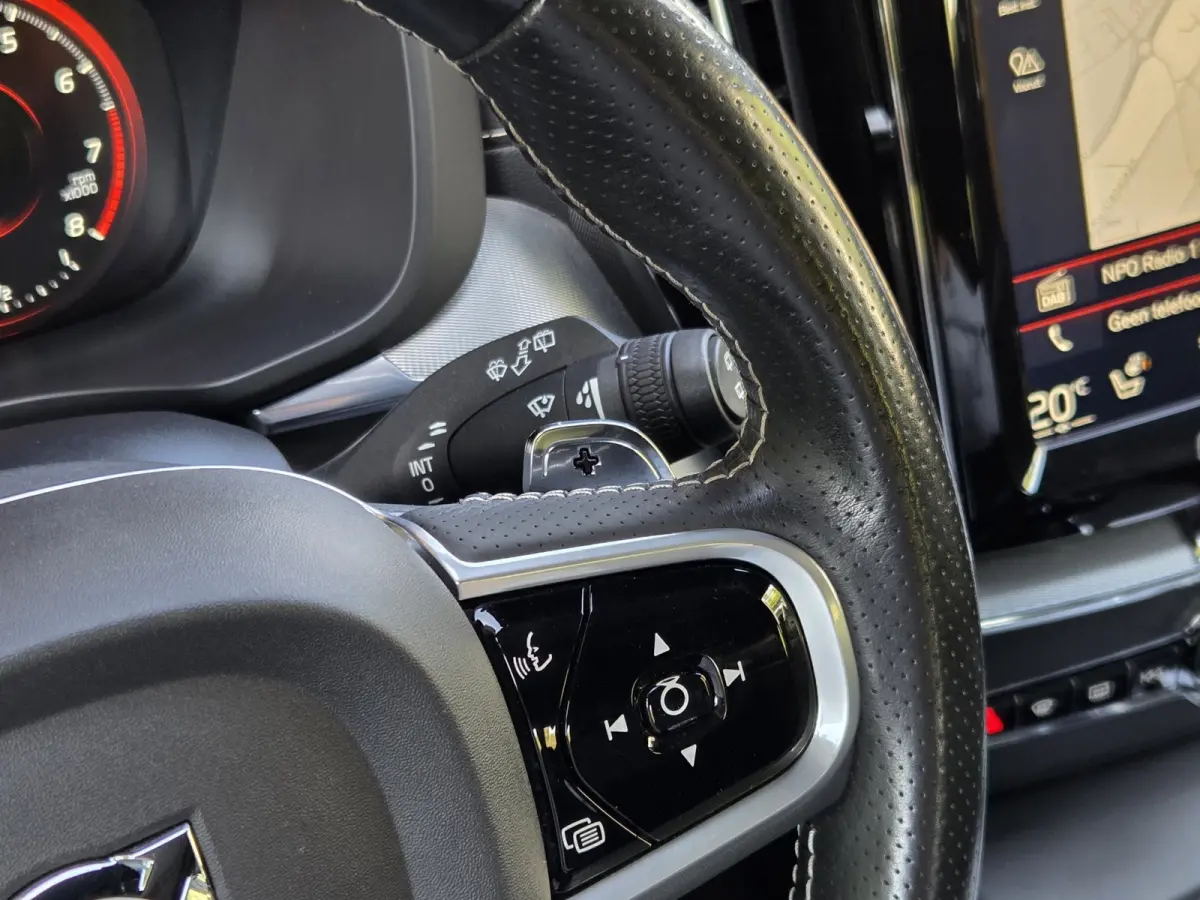 2.0 T5 AWD R-Design | Bowers&Wilkins | Trekhaak | 360 Camera | Pano | Head-up