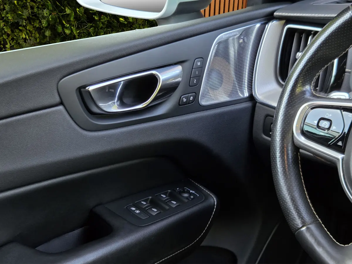 2.0 T5 AWD R-Design | Bowers&Wilkins | Trekhaak | 360 Camera | Pano | Head-up