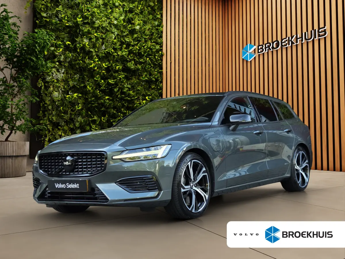 2.0 T6 Plug-in hybrid AWD Essential | R-Design | 19" Velgen | Trekhaak | Camera | Stuur/stoelverwarming | CarPlay