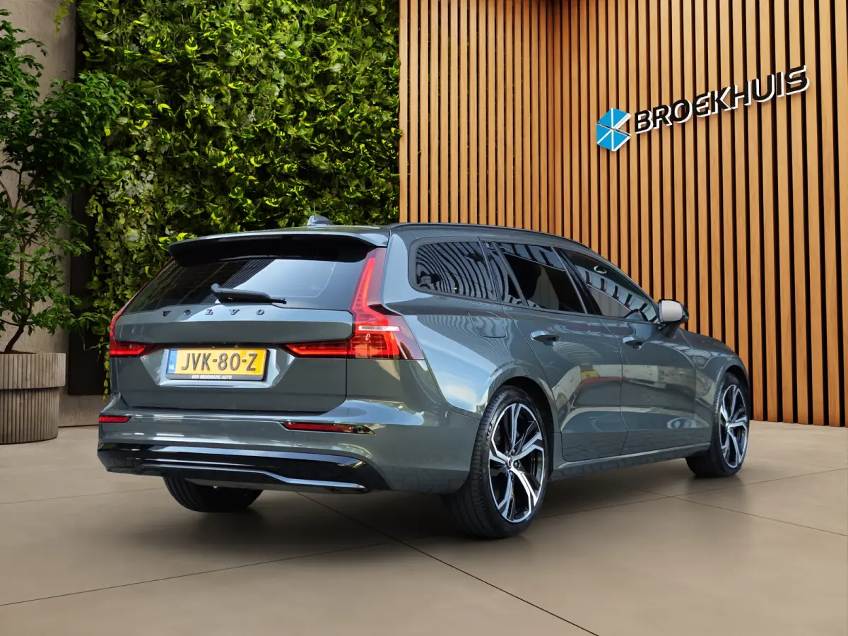 2.0 T6 Plug-in hybrid AWD Essential | R-Design | 19" Velgen | Trekhaak | Camera | Stuur/stoelverwarming | CarPlay