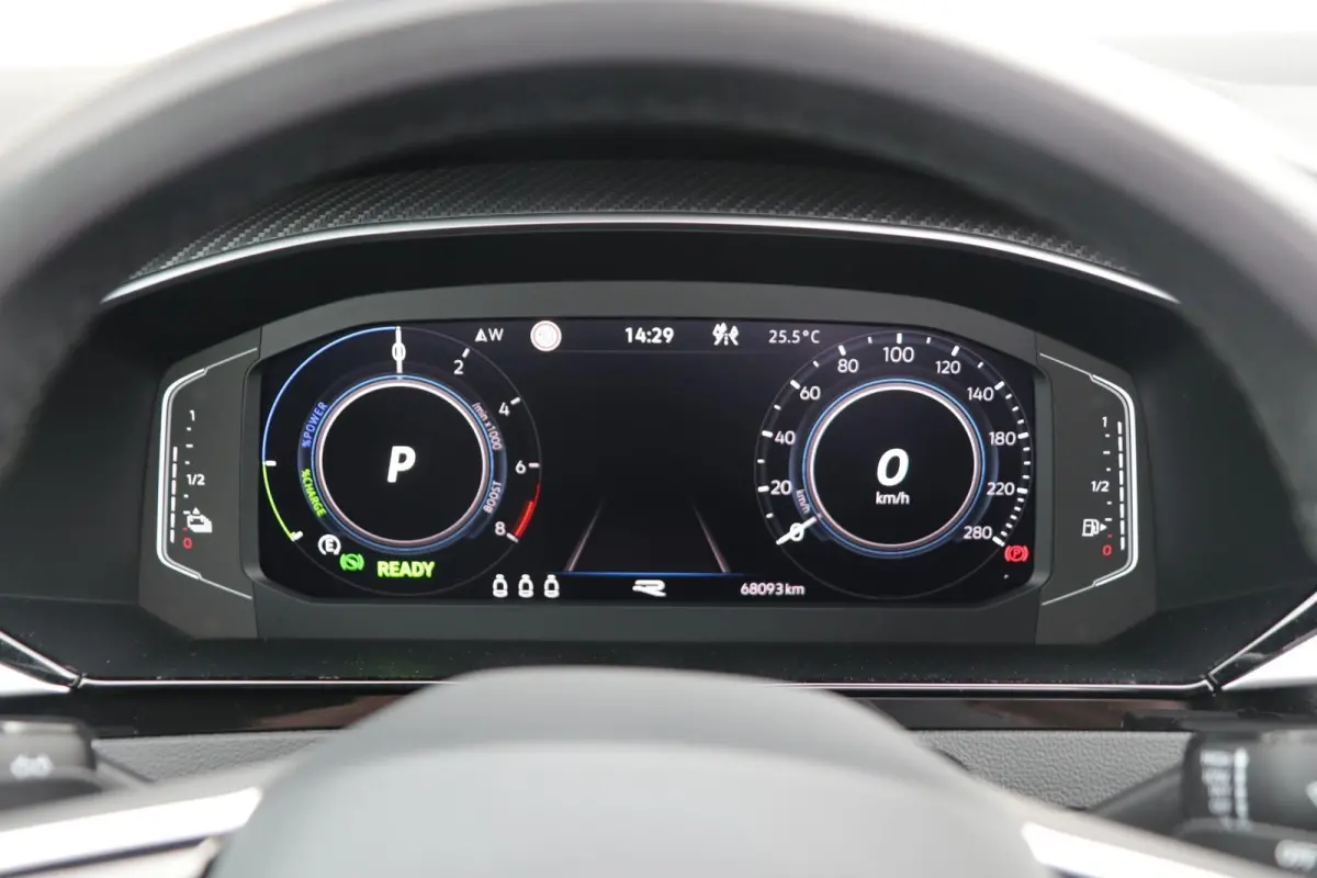 1.4 TSI eHybrid 218pk R-Line Business+ | SoH 92% | Trekhaak | Panoramadak | Achteruitrijcamera | Stoelverwarming | Navigatie | Lederenbekleding