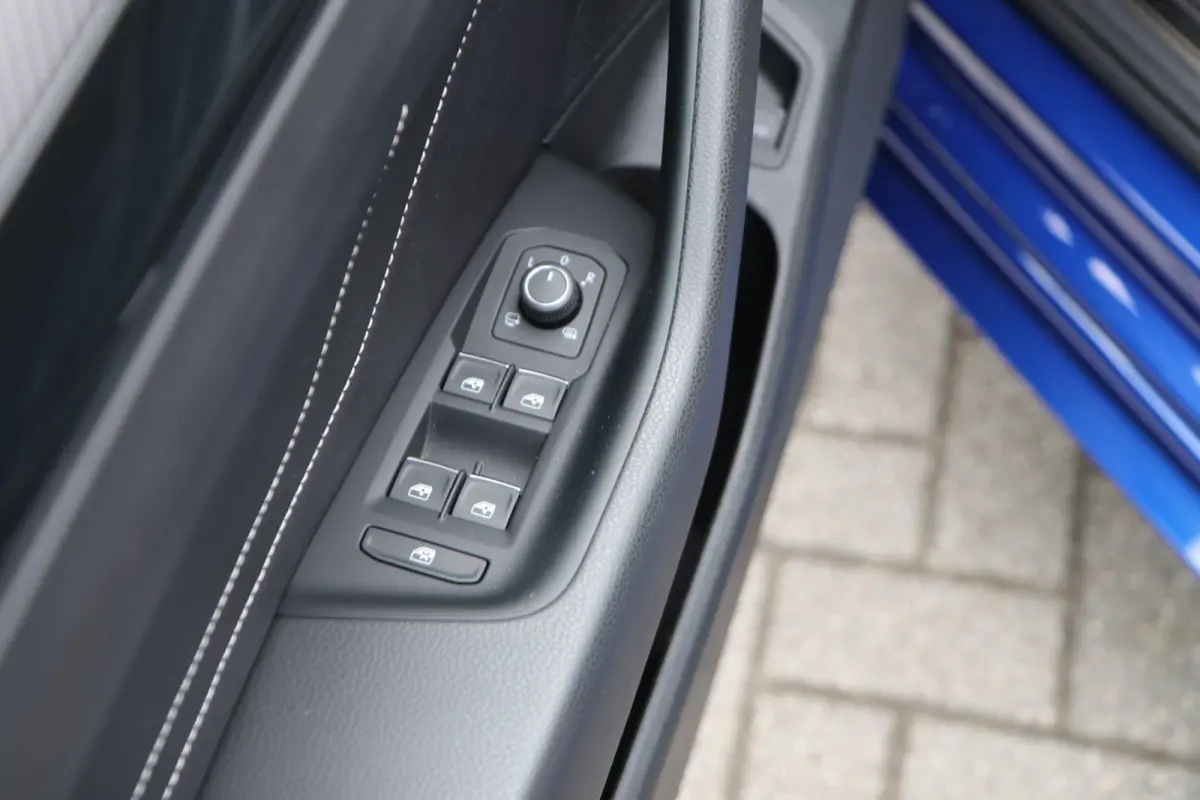 1.4 TSI eHybrid 218pk R-Line Business+ | SoH 92% | Trekhaak | Panoramadak | Achteruitrijcamera | Stoelverwarming | Navigatie | Lederenbekleding