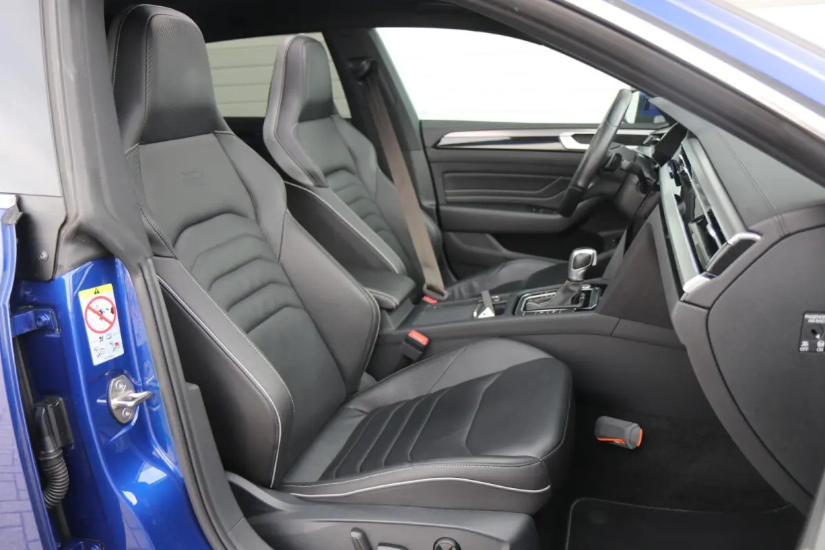 1.4 TSI eHybrid 218pk R-Line Business+ | SoH 92% | Trekhaak | Panoramadak | Achteruitrijcamera | Stoelverwarming | Navigatie | Lederenbekleding