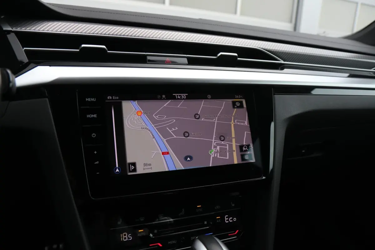 1.4 TSI eHybrid 218pk R-Line Business+ | SoH 92% | Trekhaak | Panoramadak | Achteruitrijcamera | Stoelverwarming | Navigatie | Lederenbekleding