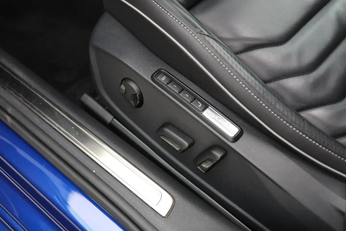 1.4 TSI eHybrid 218pk R-Line Business+ | SoH 92% | Trekhaak | Panoramadak | Achteruitrijcamera | Stoelverwarming | Navigatie | Lederenbekleding
