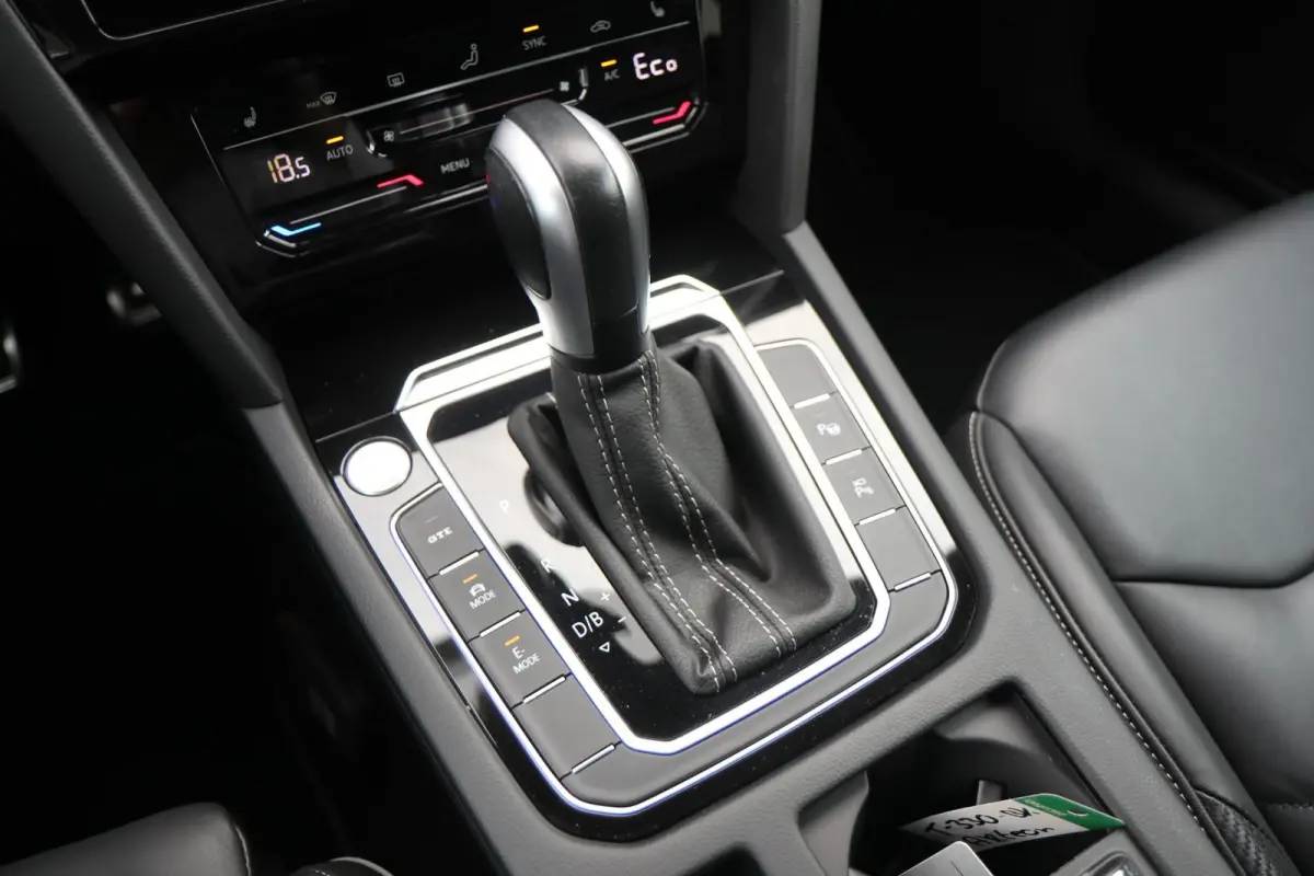 1.4 TSI eHybrid 218pk R-Line Business+ | SoH 92% | Trekhaak | Panoramadak | Achteruitrijcamera | Stoelverwarming | Navigatie | Lederenbekleding