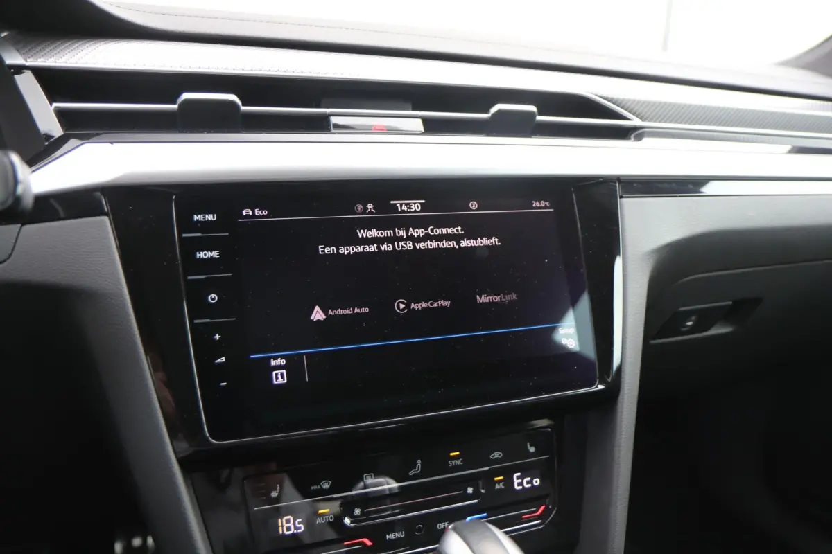 1.4 TSI eHybrid 218pk R-Line Business+ | SoH 92% | Trekhaak | Panoramadak | Achteruitrijcamera | Stoelverwarming | Navigatie | Lederenbekleding