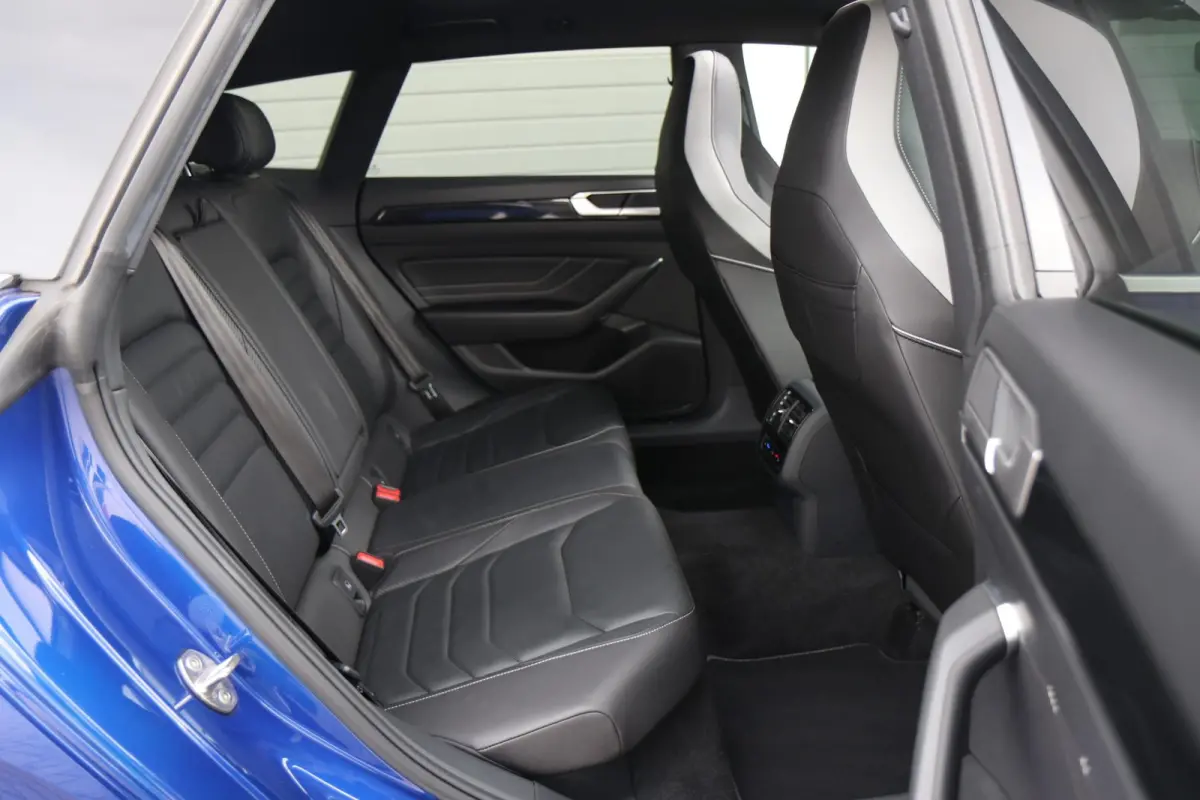 1.4 TSI eHybrid 218pk R-Line Business+ | SoH 92% | Trekhaak | Panoramadak | Achteruitrijcamera | Stoelverwarming | Navigatie | Lederenbekleding