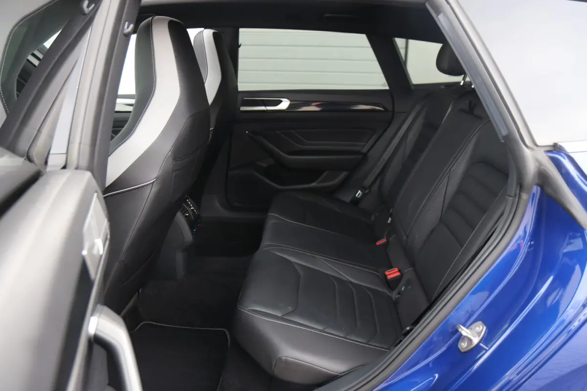 1.4 TSI eHybrid 218pk R-Line Business+ | SoH 92% | Trekhaak | Panoramadak | Achteruitrijcamera | Stoelverwarming | Navigatie | Lederenbekleding