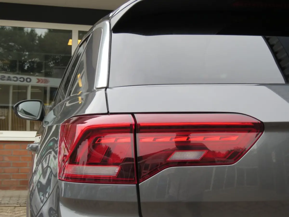1.5 TSI 150pk DSG-aut. R-LINE / Trekhaak afn. / IQ Light / Camera / Stoelverw./ FABRIEKS garantie