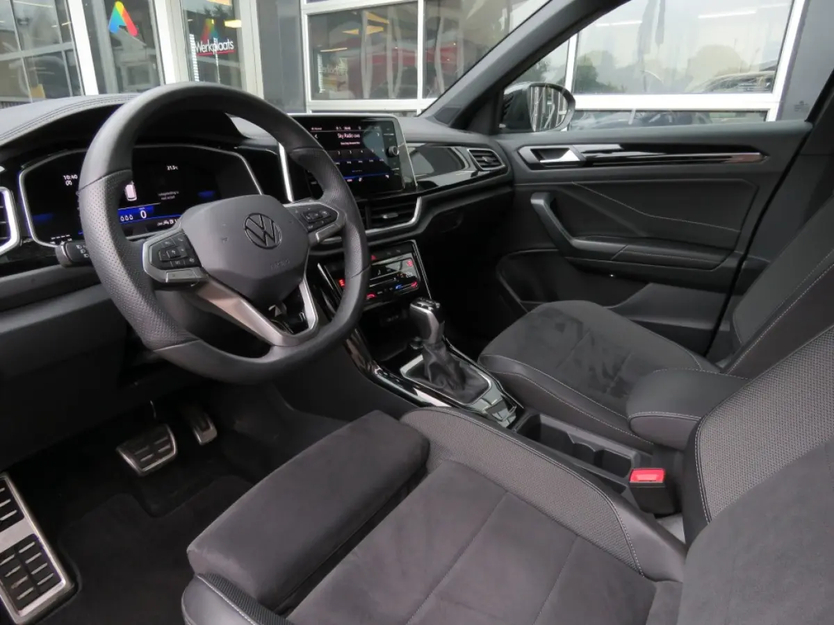 1.5 TSI 150pk DSG-aut. R-LINE / Trekhaak afn. / IQ Light / Camera / Stoelverw./ FABRIEKS garantie