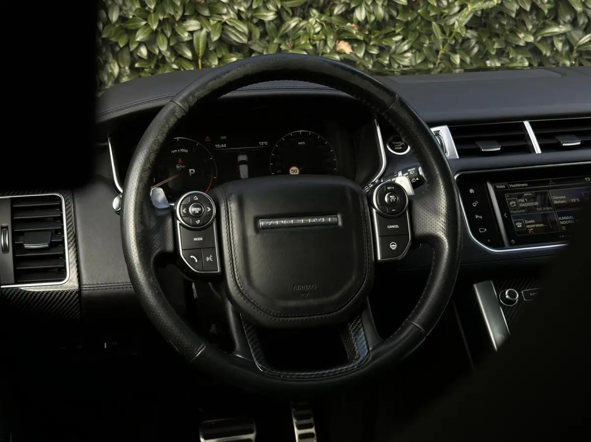 5.0 V8 Supercharged SVR, PANORAMADAK, MERIDIAN SOUND, CARBON, LEDER, ALCANTARA HEMEL, NAVIGATIE, LANE ASSIST, CRUISE CONTROL, CLIMATE CONTROL, BLIND SPOT, CAMERA, STOEL/STUURVERWARMING, ACHT