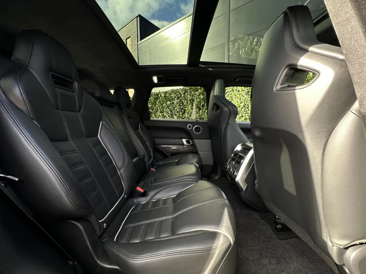 5.0 V8 Supercharged SVR, PANORAMADAK, MERIDIAN SOUND, CARBON, LEDER, ALCANTARA HEMEL, NAVIGATIE, LANE ASSIST, CRUISE CONTROL, CLIMATE CONTROL, BLIND SPOT, CAMERA, STOEL/STUURVERWARMING, ACHT
