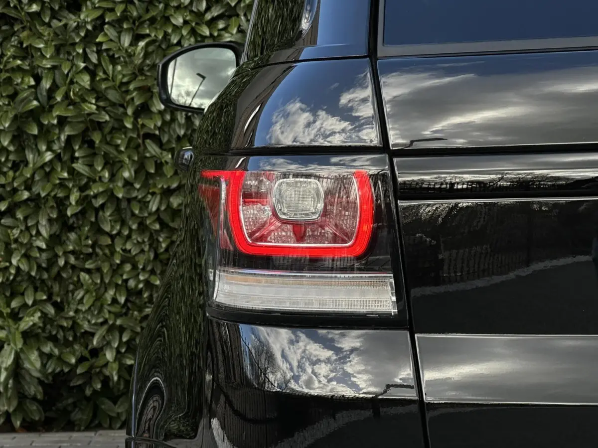 5.0 V8 Supercharged SVR, PANORAMADAK, MERIDIAN SOUND, CARBON, LEDER, ALCANTARA HEMEL, NAVIGATIE, LANE ASSIST, CRUISE CONTROL, CLIMATE CONTROL, BLIND SPOT, CAMERA, STOEL/STUURVERWARMING, ACHT