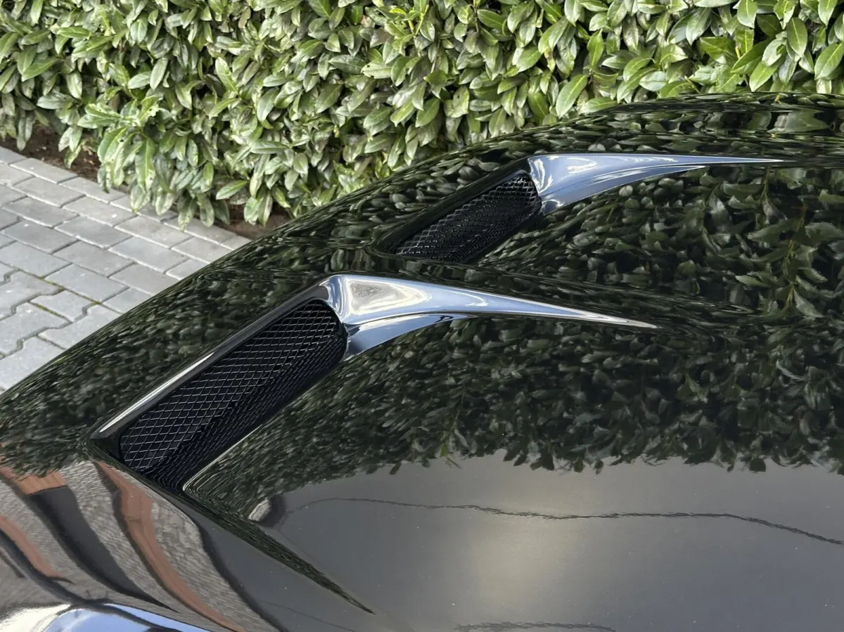 5.0 V8 Supercharged SVR, PANORAMADAK, MERIDIAN SOUND, CARBON, LEDER, ALCANTARA HEMEL, NAVIGATIE, LANE ASSIST, CRUISE CONTROL, CLIMATE CONTROL, BLIND SPOT, CAMERA, STOEL/STUURVERWARMING, ACHT