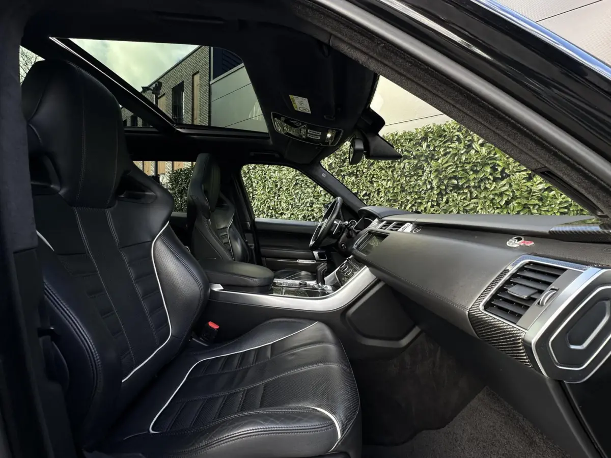 5.0 V8 Supercharged SVR, PANORAMADAK, MERIDIAN SOUND, CARBON, LEDER, ALCANTARA HEMEL, NAVIGATIE, LANE ASSIST, CRUISE CONTROL, CLIMATE CONTROL, BLIND SPOT, CAMERA, STOEL/STUURVERWARMING, ACHT