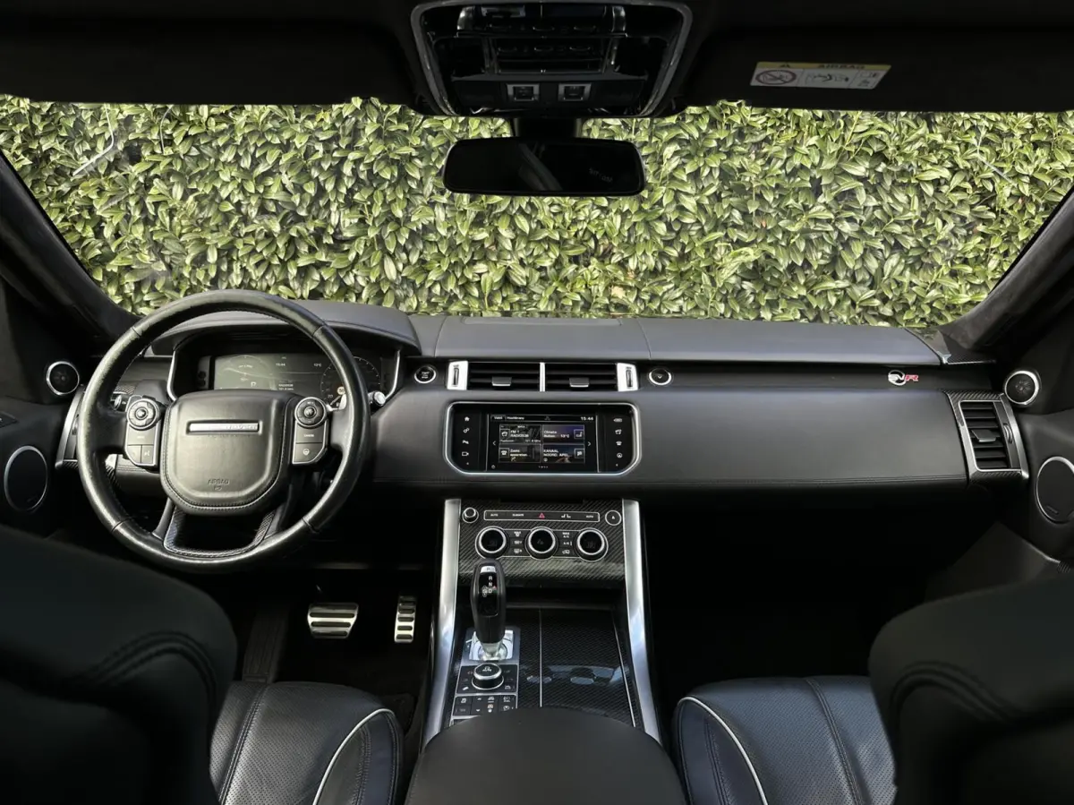 5.0 V8 Supercharged SVR, PANORAMADAK, MERIDIAN SOUND, CARBON, LEDER, ALCANTARA HEMEL, NAVIGATIE, LANE ASSIST, CRUISE CONTROL, CLIMATE CONTROL, BLIND SPOT, CAMERA, STOEL/STUURVERWARMING, ACHT