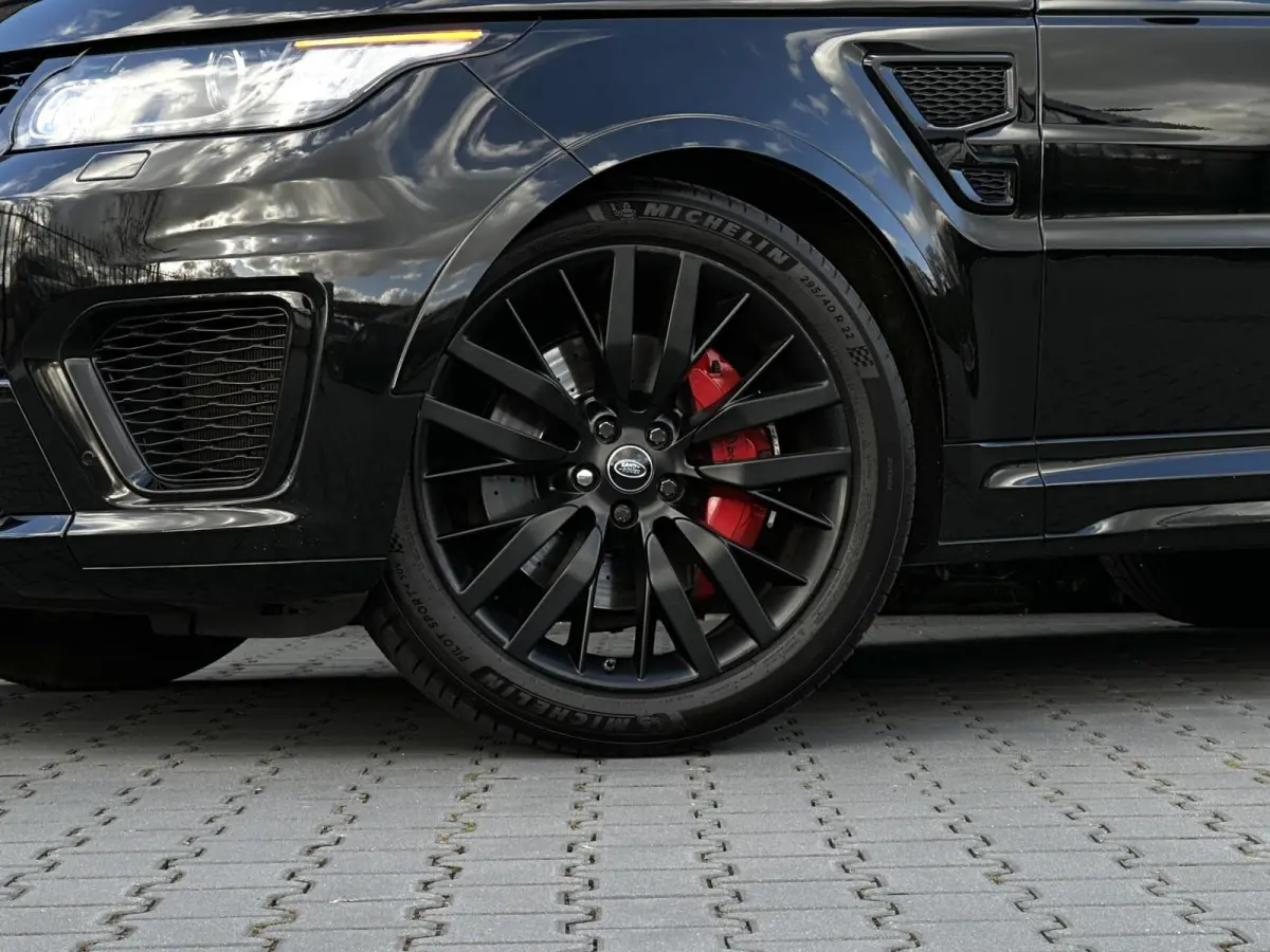 5.0 V8 Supercharged SVR, PANORAMADAK, MERIDIAN SOUND, CARBON, LEDER, ALCANTARA HEMEL, NAVIGATIE, LANE ASSIST, CRUISE CONTROL, CLIMATE CONTROL, BLIND SPOT, CAMERA, STOEL/STUURVERWARMING, ACHT