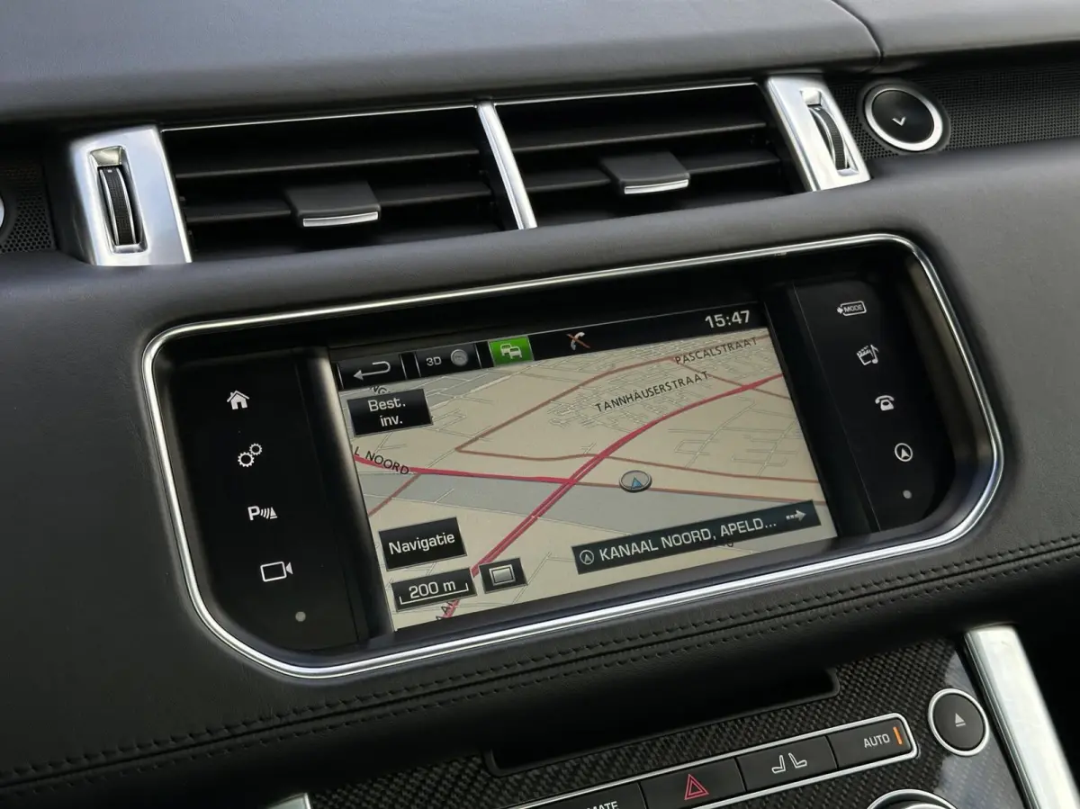 5.0 V8 Supercharged SVR, PANORAMADAK, MERIDIAN SOUND, CARBON, LEDER, ALCANTARA HEMEL, NAVIGATIE, LANE ASSIST, CRUISE CONTROL, CLIMATE CONTROL, BLIND SPOT, CAMERA, STOEL/STUURVERWARMING, ACHT