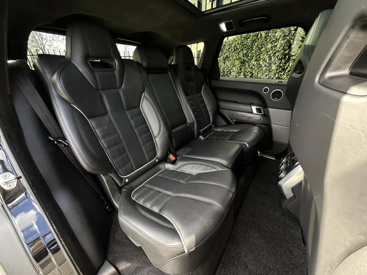 5.0 V8 Supercharged SVR, PANORAMADAK, MERIDIAN SOUND, CARBON, LEDER, ALCANTARA HEMEL, NAVIGATIE, LANE ASSIST, CRUISE CONTROL, CLIMATE CONTROL, BLIND SPOT, CAMERA, STOEL/STUURVERWARMING, ACHT