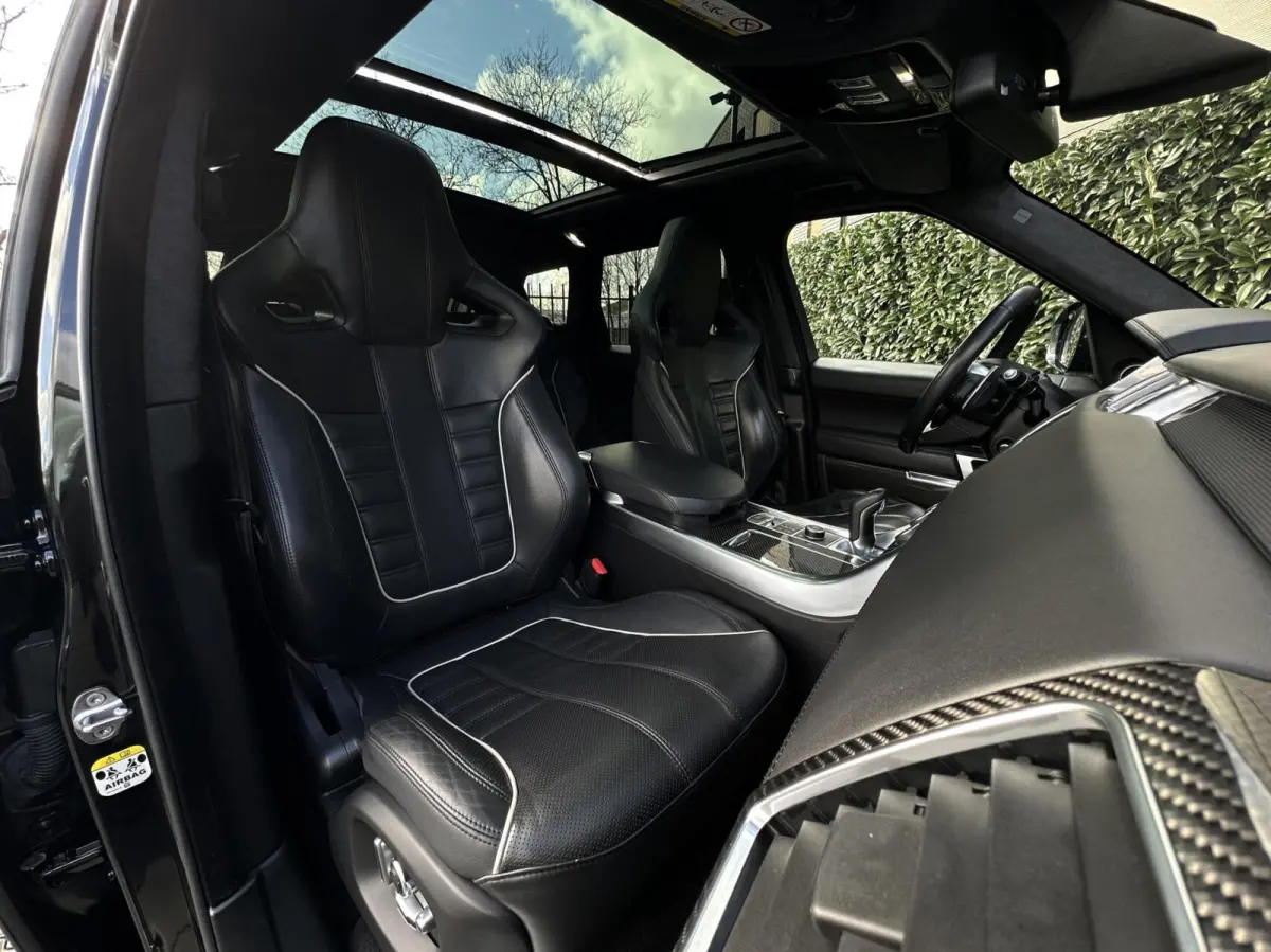 5.0 V8 Supercharged SVR, PANORAMADAK, MERIDIAN SOUND, CARBON, LEDER, ALCANTARA HEMEL, NAVIGATIE, LANE ASSIST, CRUISE CONTROL, CLIMATE CONTROL, BLIND SPOT, CAMERA, STOEL/STUURVERWARMING, ACHT