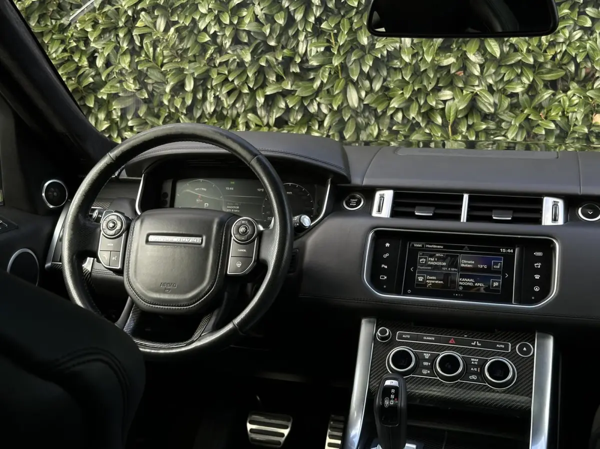 5.0 V8 Supercharged SVR, PANORAMADAK, MERIDIAN SOUND, CARBON, LEDER, ALCANTARA HEMEL, NAVIGATIE, LANE ASSIST, CRUISE CONTROL, CLIMATE CONTROL, BLIND SPOT, CAMERA, STOEL/STUURVERWARMING, ACHT
