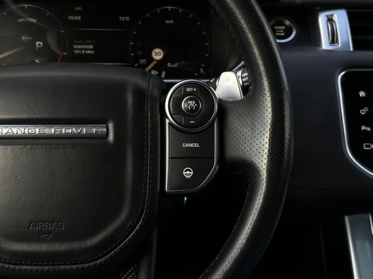 5.0 V8 Supercharged SVR, PANORAMADAK, MERIDIAN SOUND, CARBON, LEDER, ALCANTARA HEMEL, NAVIGATIE, LANE ASSIST, CRUISE CONTROL, CLIMATE CONTROL, BLIND SPOT, CAMERA, STOEL/STUURVERWARMING, ACHT