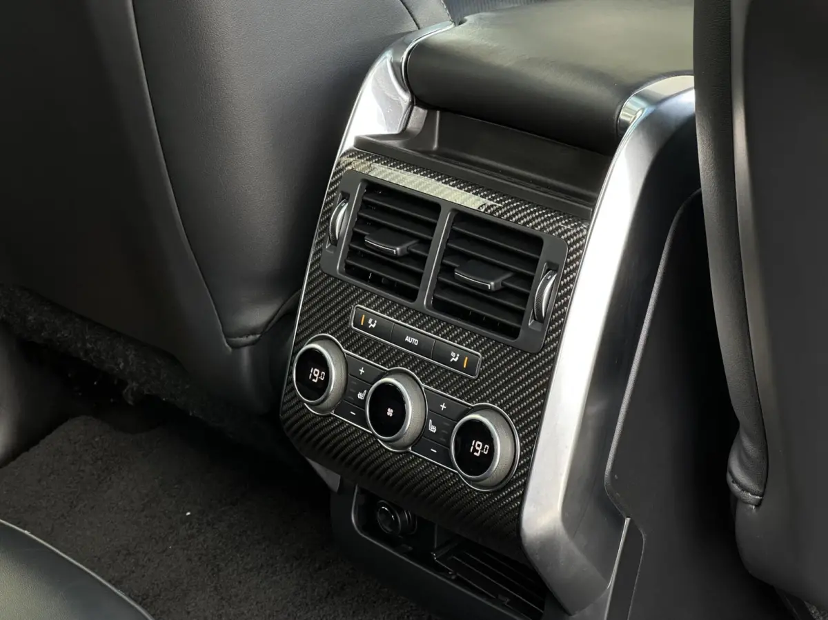 5.0 V8 Supercharged SVR, PANORAMADAK, MERIDIAN SOUND, CARBON, LEDER, ALCANTARA HEMEL, NAVIGATIE, LANE ASSIST, CRUISE CONTROL, CLIMATE CONTROL, BLIND SPOT, CAMERA, STOEL/STUURVERWARMING, ACHT