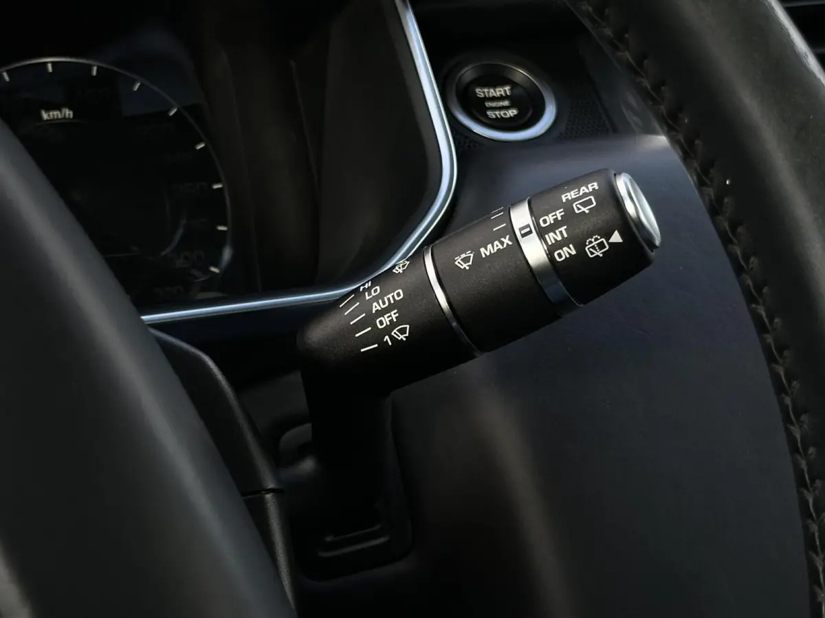 5.0 V8 Supercharged SVR, PANORAMADAK, MERIDIAN SOUND, CARBON, LEDER, ALCANTARA HEMEL, NAVIGATIE, LANE ASSIST, CRUISE CONTROL, CLIMATE CONTROL, BLIND SPOT, CAMERA, STOEL/STUURVERWARMING, ACHT