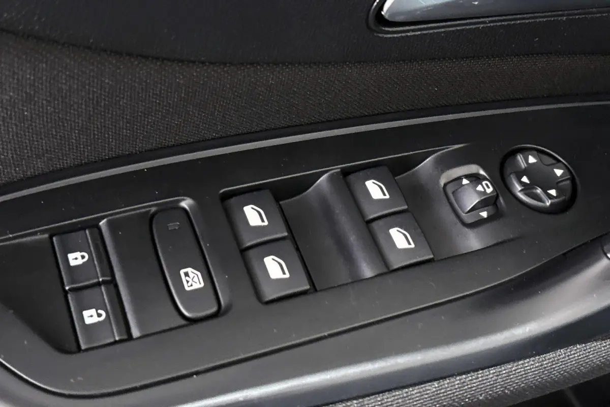 1.2 PureTech Active Pack Business Stoelverwarming Airco Apple CarPlay