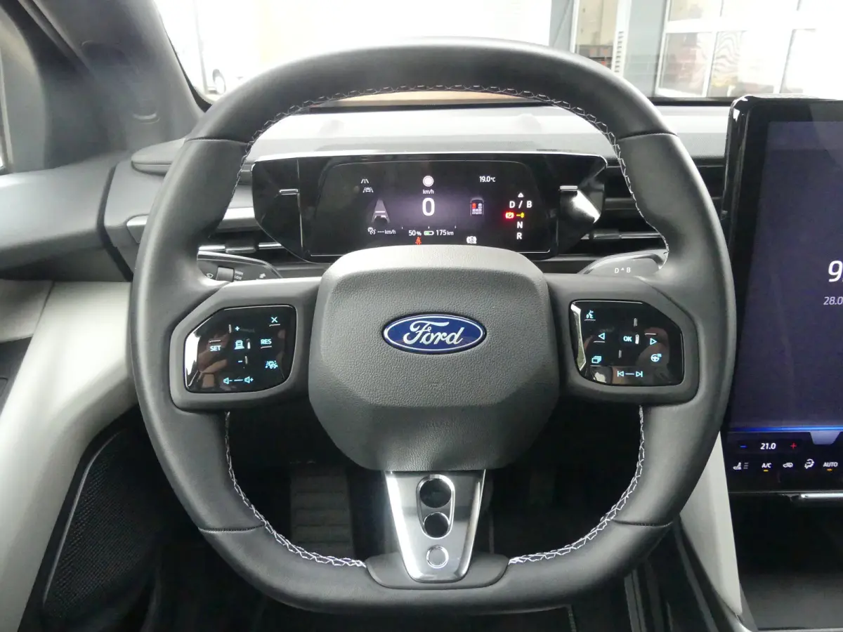 Style Standard Range RWD 52 kWh | SOH 100% | ADAPTIVE CRUISE | DODEHOEKDETECTIE | CAMERA | STOEL+STUUR+VOORRUITVERWARMING | ELEKTRISCH VERSTELB STOEL MET GEHEUGEN EN MASSAGE | PARKEERSENSORE