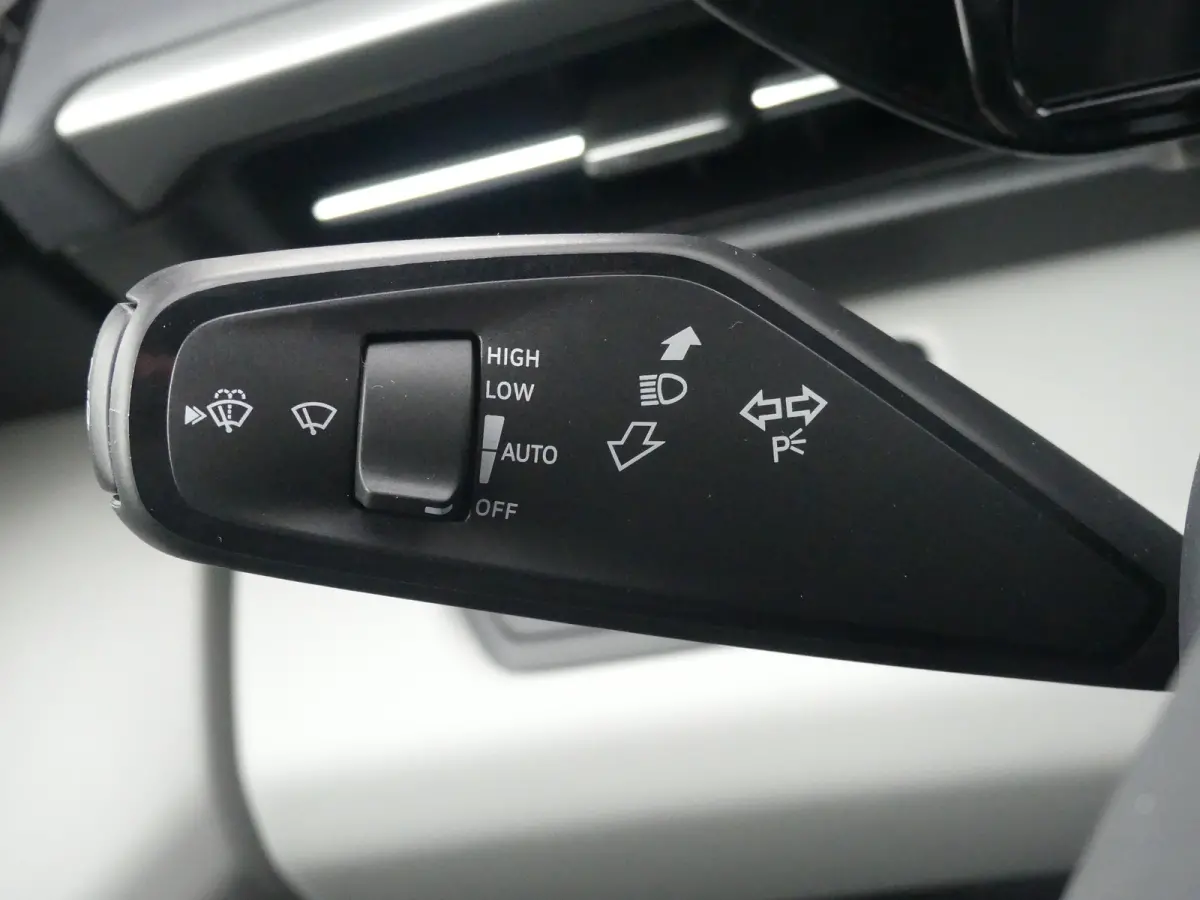 Style Standard Range RWD 52 kWh | SOH 100% | ADAPTIVE CRUISE | DODEHOEKDETECTIE | CAMERA | STOEL+STUUR+VOORRUITVERWARMING | ELEKTRISCH VERSTELB STOEL MET GEHEUGEN EN MASSAGE | PARKEERSENSORE