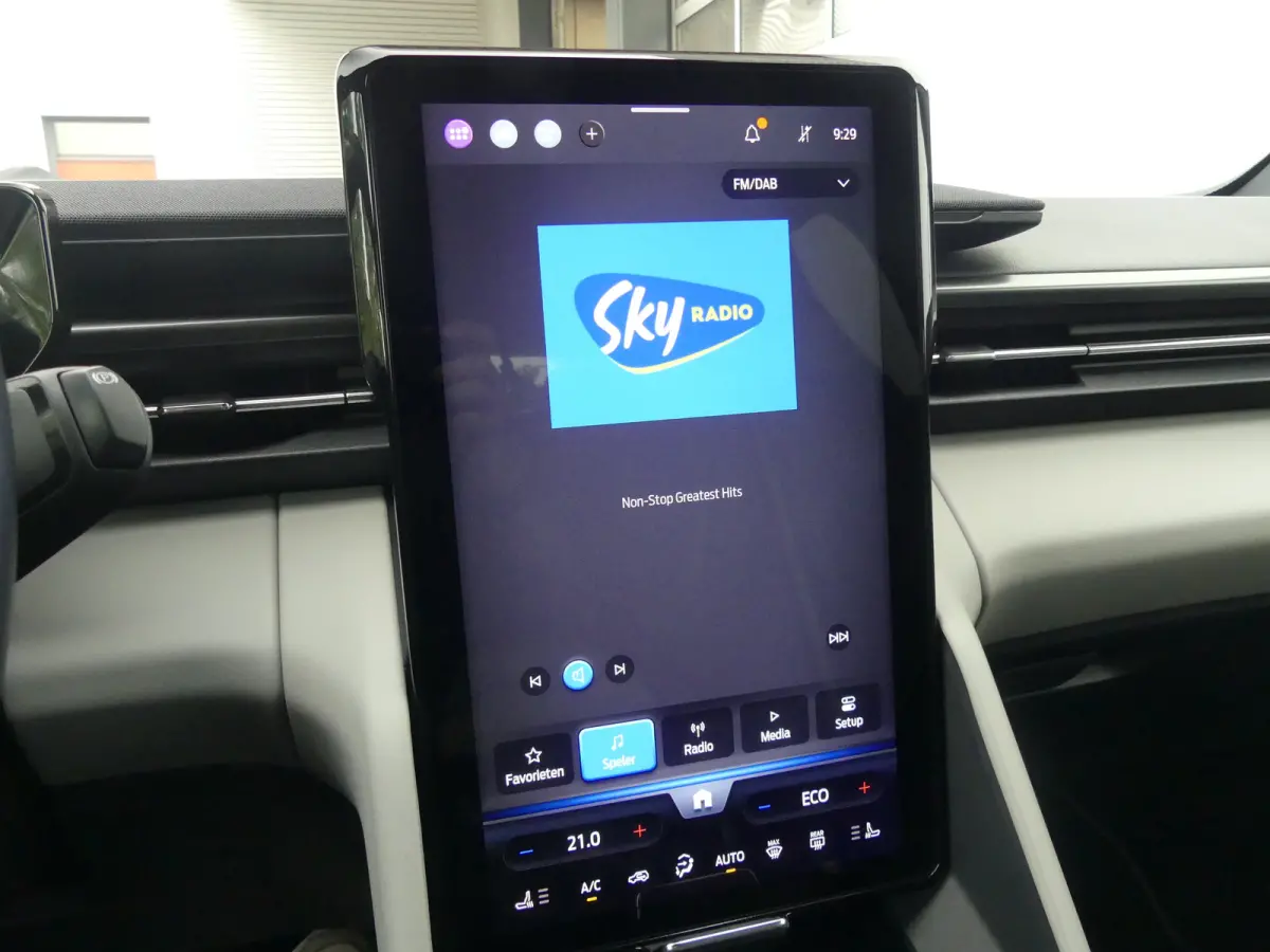 Style Standard Range RWD 52 kWh | SOH 100% | ADAPTIVE CRUISE | DODEHOEKDETECTIE | CAMERA | STOEL+STUUR+VOORRUITVERWARMING | ELEKTRISCH VERSTELB STOEL MET GEHEUGEN EN MASSAGE | PARKEERSENSORE