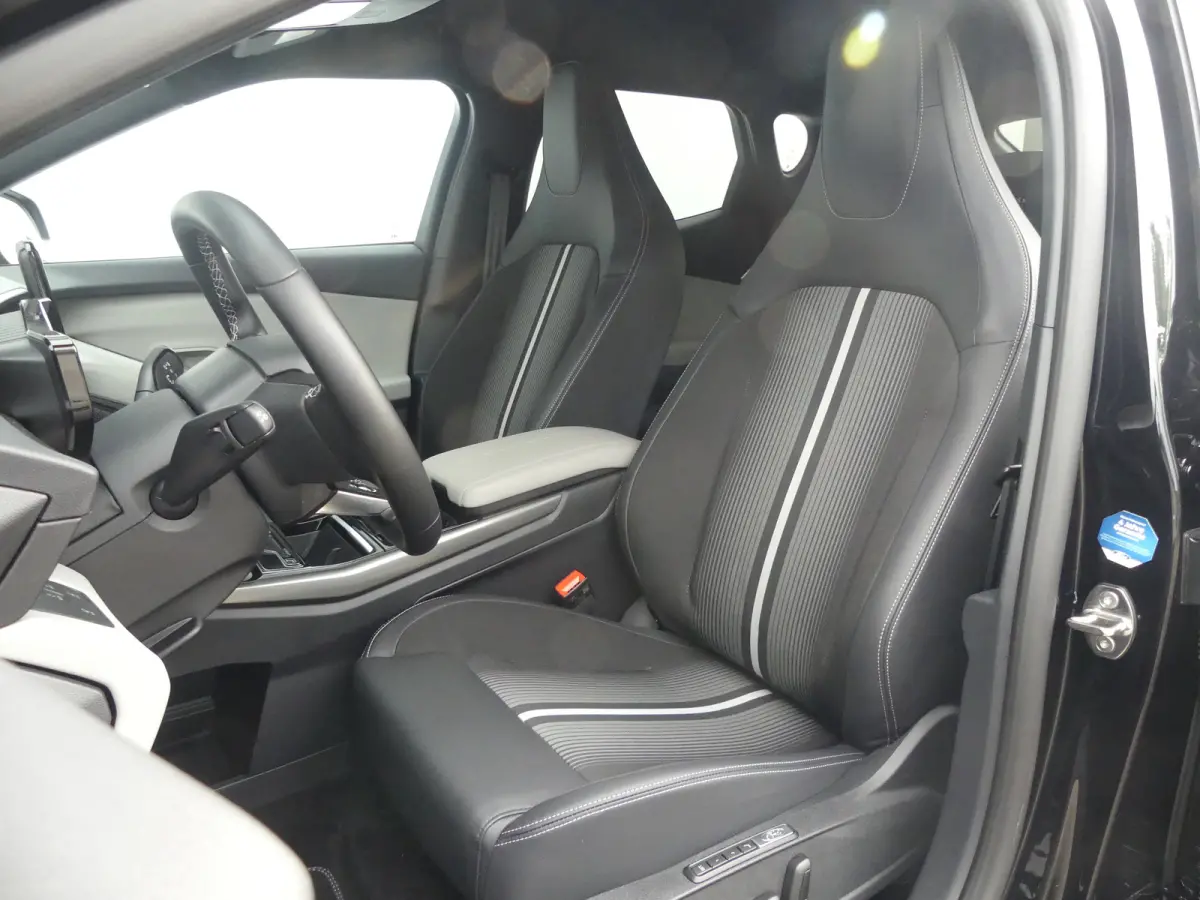 Style Standard Range RWD 52 kWh | SOH 100% | ADAPTIVE CRUISE | DODEHOEKDETECTIE | CAMERA | STOEL+STUUR+VOORRUITVERWARMING | ELEKTRISCH VERSTELB STOEL MET GEHEUGEN EN MASSAGE | PARKEERSENSORE