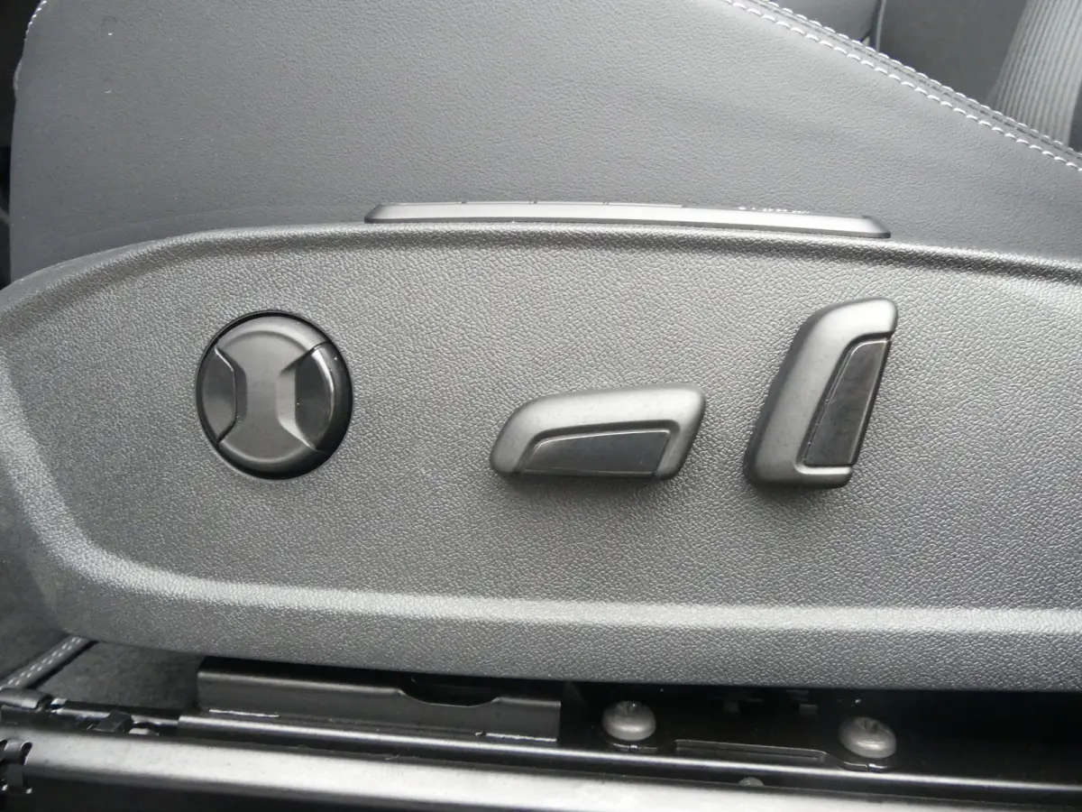 Style Standard Range RWD 52 kWh | SOH 100% | ADAPTIVE CRUISE | DODEHOEKDETECTIE | CAMERA | STOEL+STUUR+VOORRUITVERWARMING | ELEKTRISCH VERSTELB STOEL MET GEHEUGEN EN MASSAGE | PARKEERSENSORE