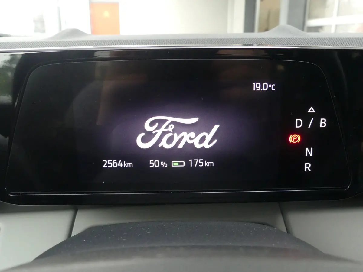 Style Standard Range RWD 52 kWh | SOH 100% | ADAPTIVE CRUISE | DODEHOEKDETECTIE | CAMERA | STOEL+STUUR+VOORRUITVERWARMING | ELEKTRISCH VERSTELB STOEL MET GEHEUGEN EN MASSAGE | PARKEERSENSORE