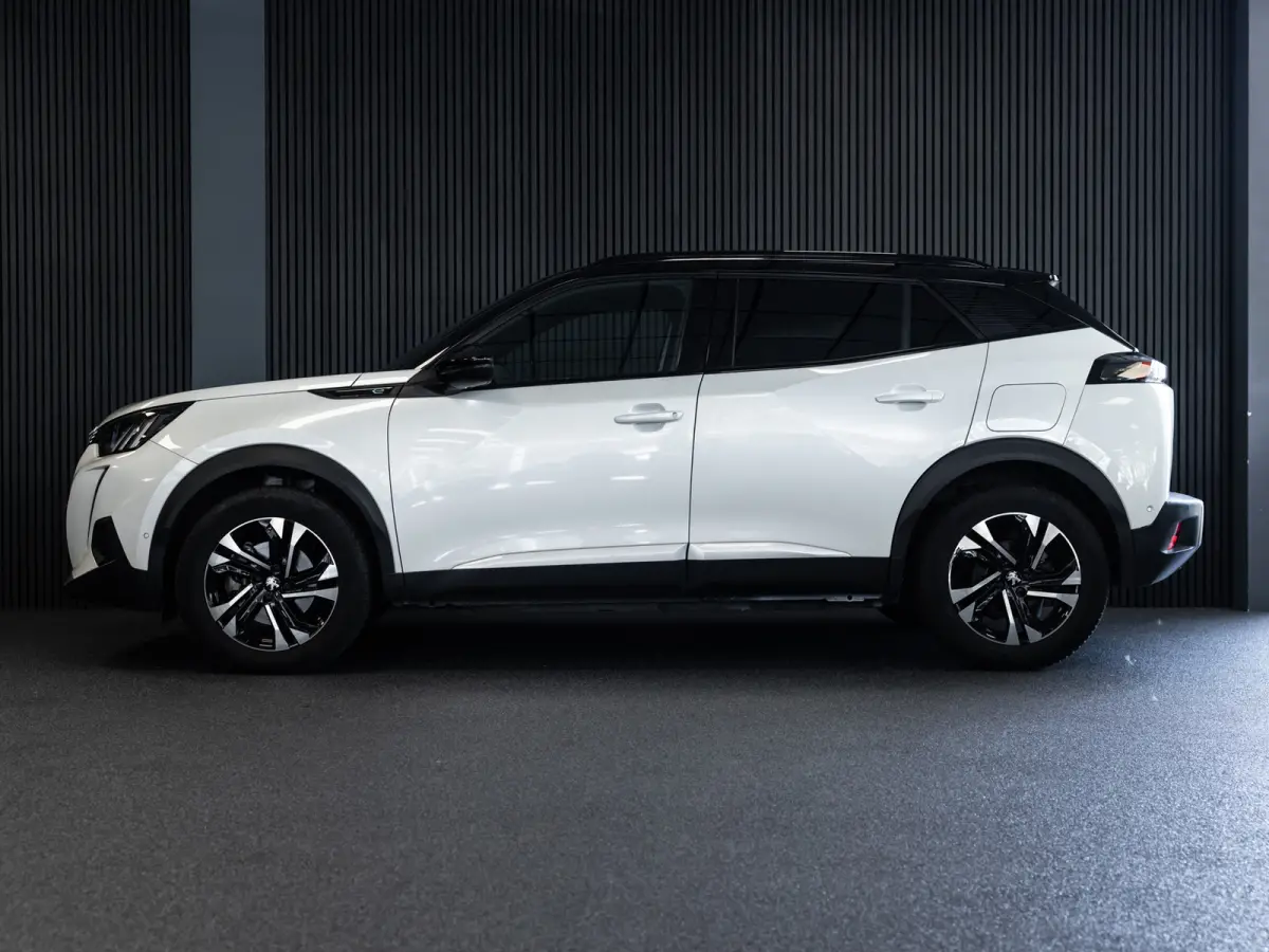 Peugeot E-2008 EV Active 50kWh l GT Line l SoH 96% l CAM. l 1ste eig. l NAV.l FULL OPTION l Als Nieuw